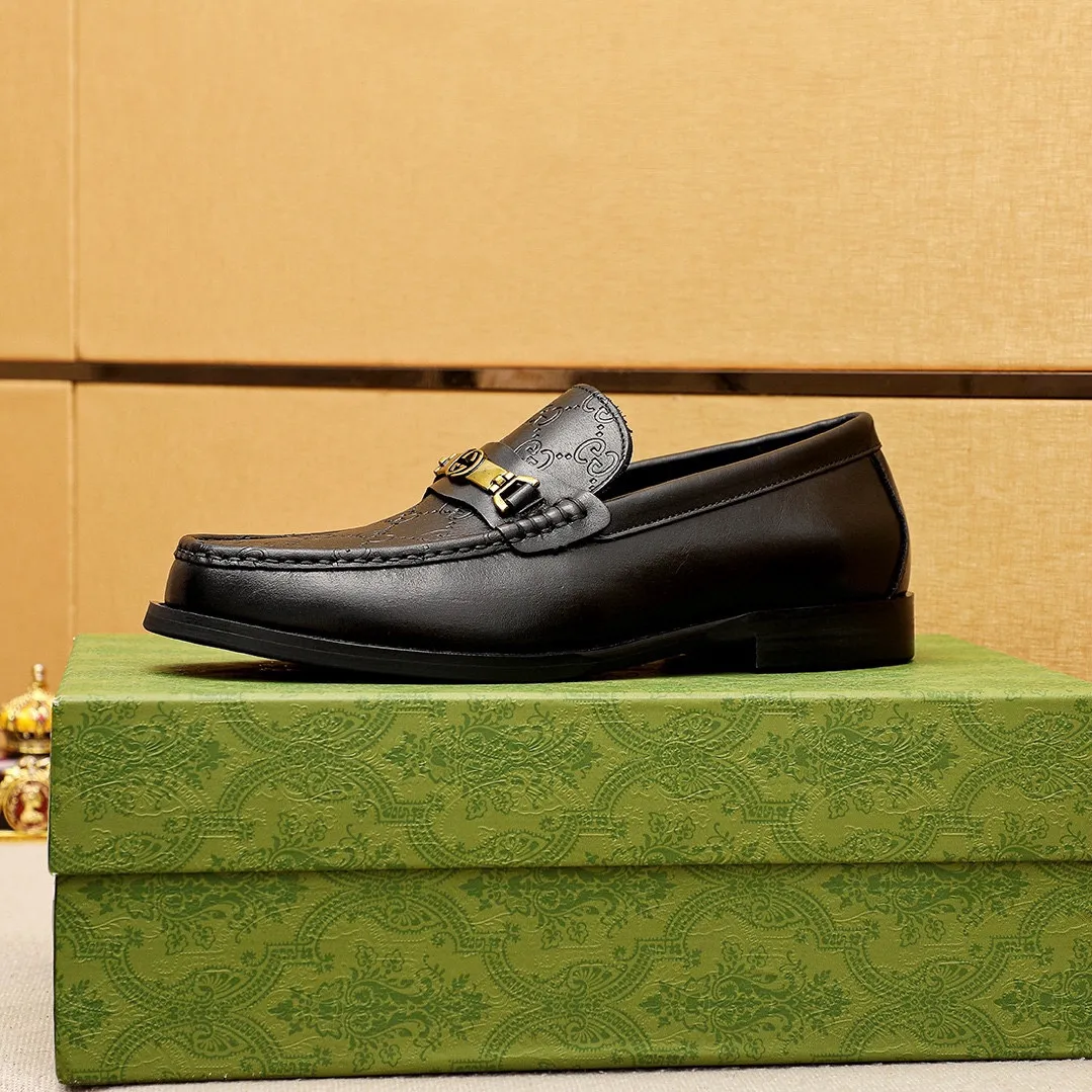 Men's shoes 💰460 💐 Product trademark: GUCCI "Gucci" casual leather shoes Regular size: 38-44 (45🉑️customized) Product materials: Selected imported first-layer calfskin embossed upper + luxury hardware buckle, imported water-dyed cow leather lining. Strong three-dimensional visual effect, original combination outsole Color: 4⃣️colors available
